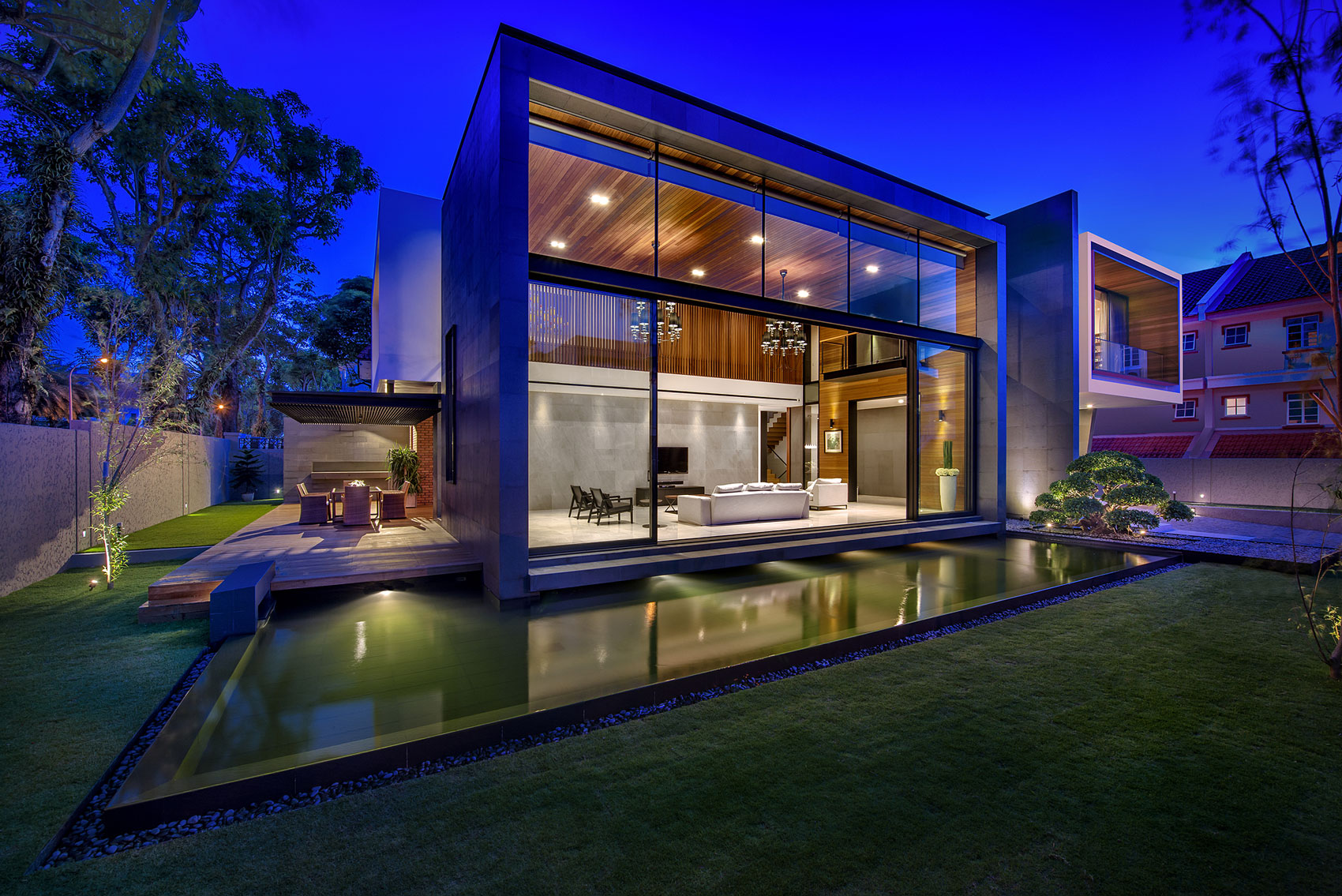A Spacious Modern House with Wood and Orange Brick Walls in Singapore by Park + Associates Pte Ltd (10)