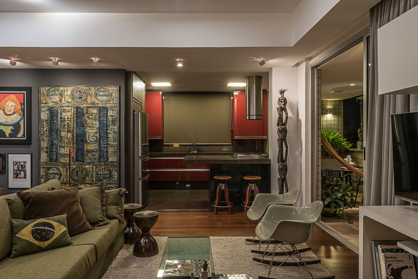 A Spacious Top House Full of Vibrant and Unique Character in Belo Horizonte by Celeno Ivanovo (10)