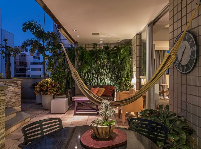 A Spacious Top House Full of Vibrant and Unique Character in Belo Horizonte by Celeno Ivanovo (12)