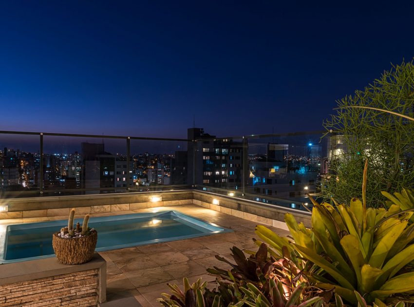 A Spacious Top House Full of Vibrant and Unique Character in Belo Horizonte by Celeno Ivanovo (15)