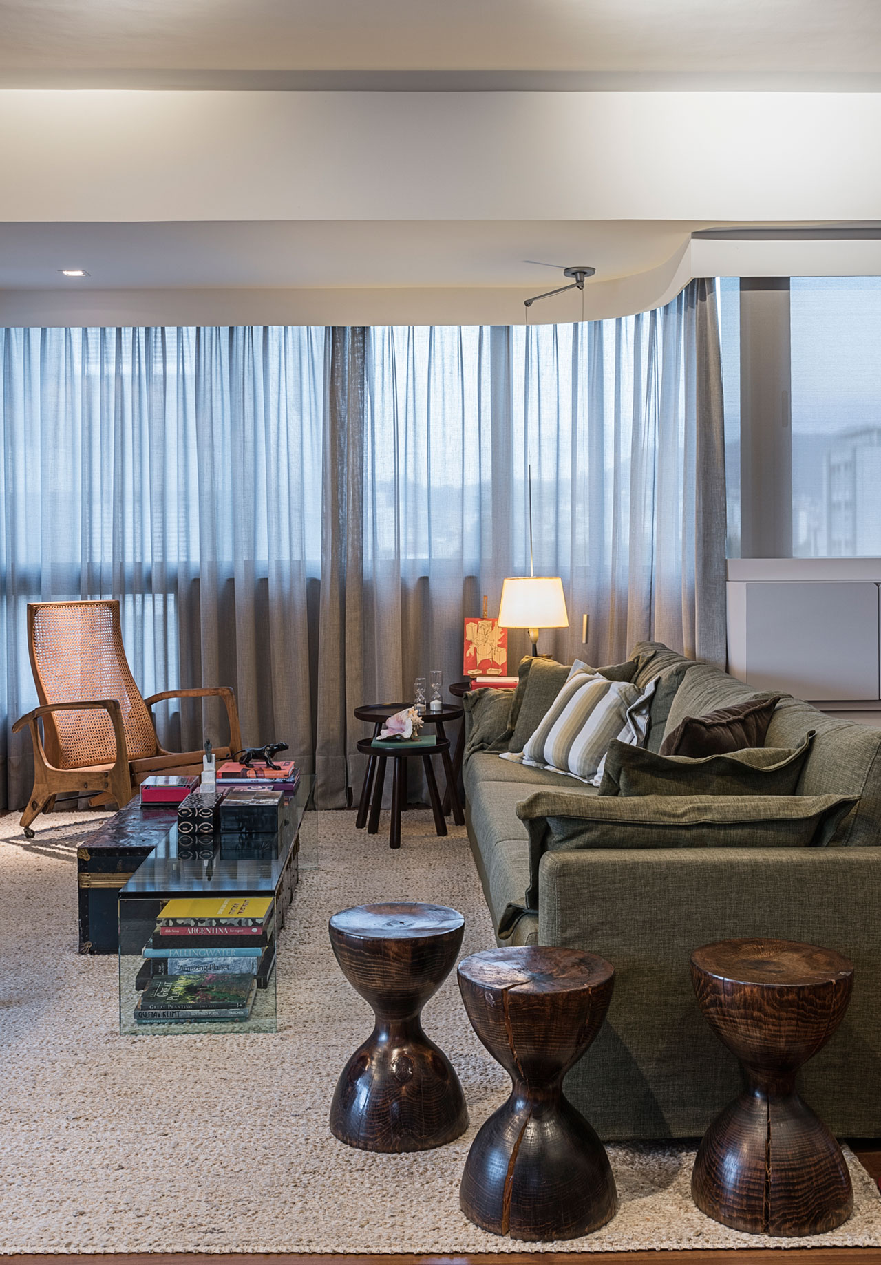 A Spacious Top House Full of Vibrant and Unique Character in Belo Horizonte by Celeno Ivanovo (4)