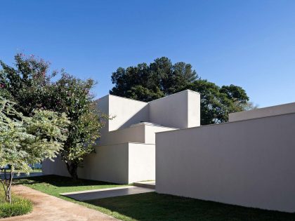 A Spacious and Airy Contemporary Home with Wonderful Views in Brasilia by Bloco Arquitetos (10)