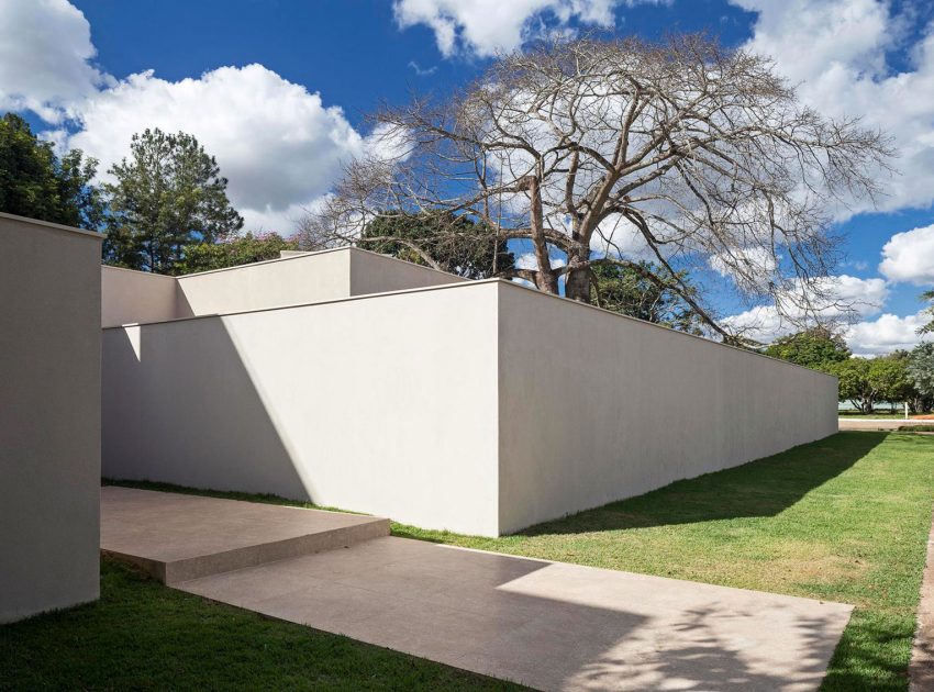 A Spacious and Airy Contemporary Home with Wonderful Views in Brasilia by Bloco Arquitetos (11)