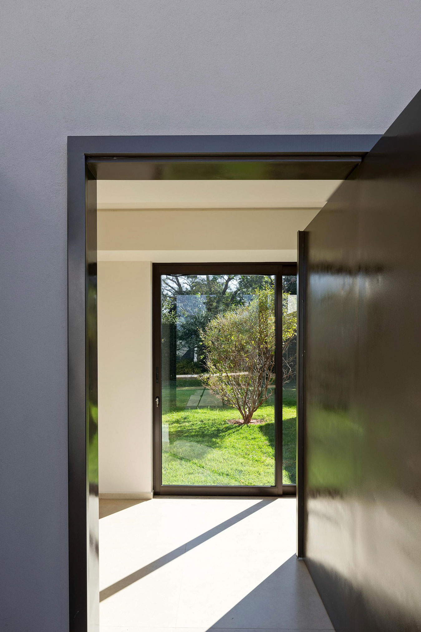 A Spacious and Airy Contemporary Home with Wonderful Views in Brasilia by Bloco Arquitetos (15)