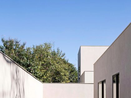 A Spacious and Airy Contemporary Home with Wonderful Views in Brasilia by Bloco Arquitetos (16)