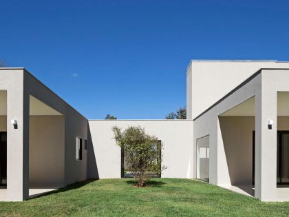 A Spacious and Airy Contemporary Home with Wonderful Views in Brasilia by Bloco Arquitetos (2)