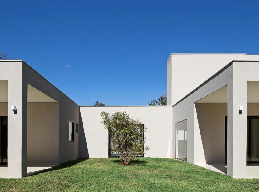 A Spacious and Airy Contemporary Home with Wonderful Views in Brasilia by Bloco Arquitetos (2)