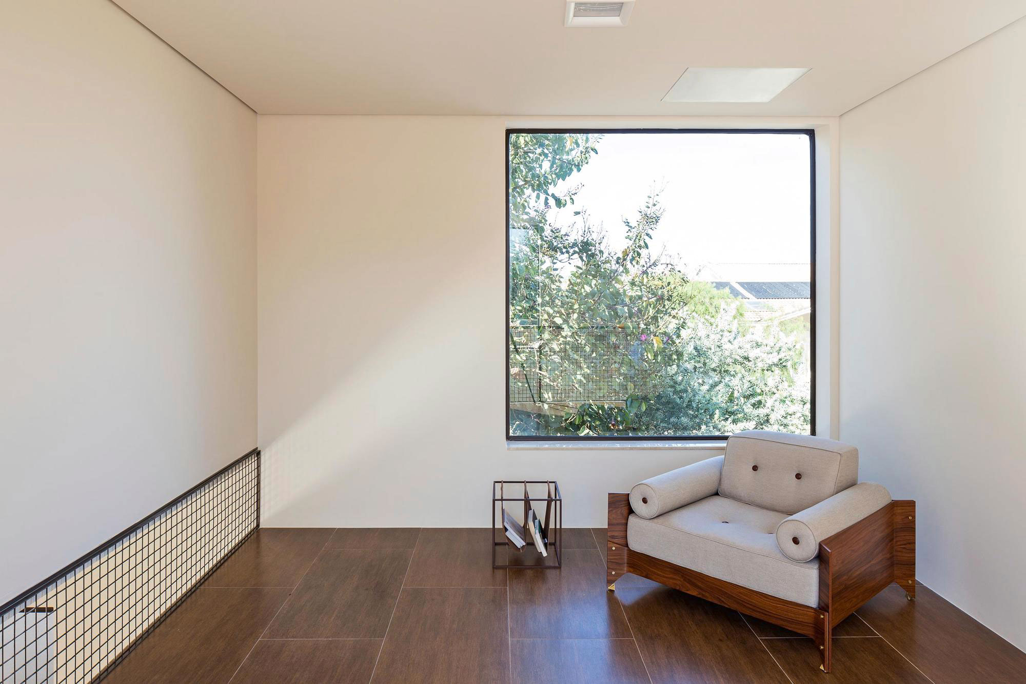 A Spacious and Airy Contemporary Home with Wonderful Views in Brasilia by Bloco Arquitetos (27)