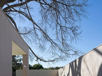 A Spacious and Airy Contemporary Home with Wonderful Views in Brasilia by Bloco Arquitetos (4)