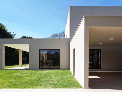 A Spacious and Airy Contemporary Home with Wonderful Views in Brasilia by Bloco Arquitetos (7)