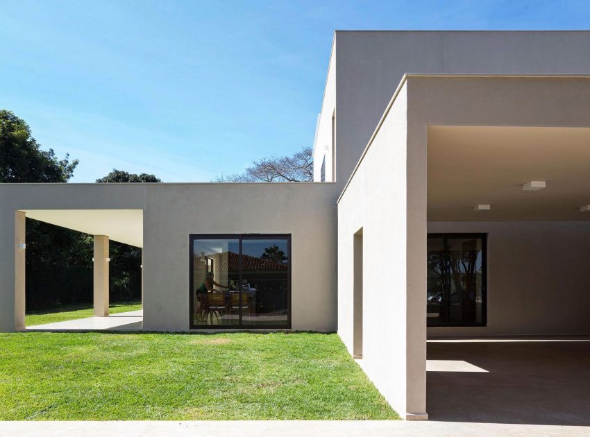 A Spacious and Airy Contemporary Home with Wonderful Views in Brasilia by Bloco Arquitetos (7)