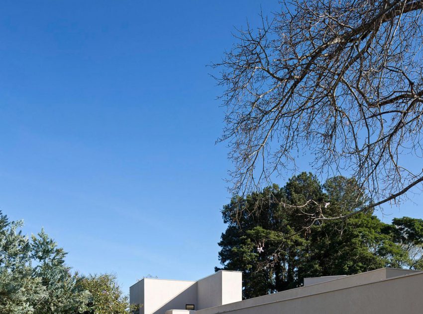 A Spacious and Airy Contemporary Home with Wonderful Views in Brasilia by Bloco Arquitetos (9)