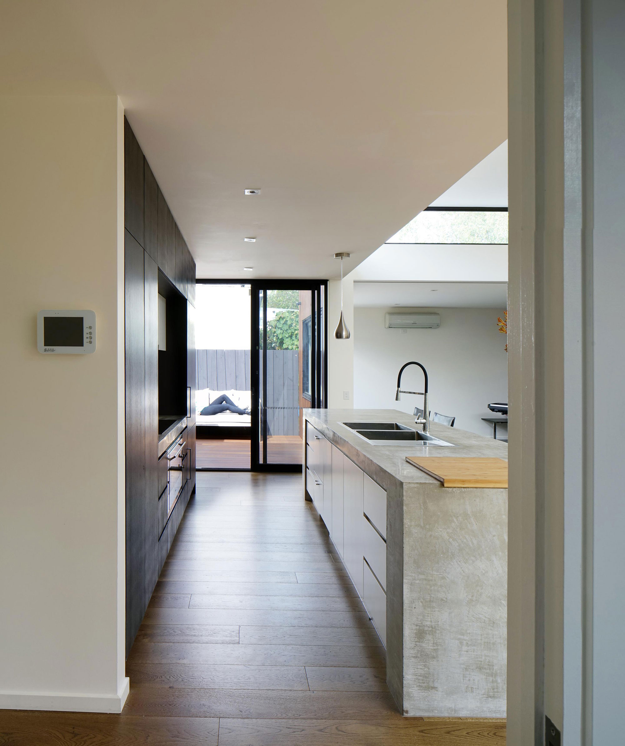 A Spacious and Airy Home with an Art Deco Interiors in Caulfield by Christopher Megowan Design (10)