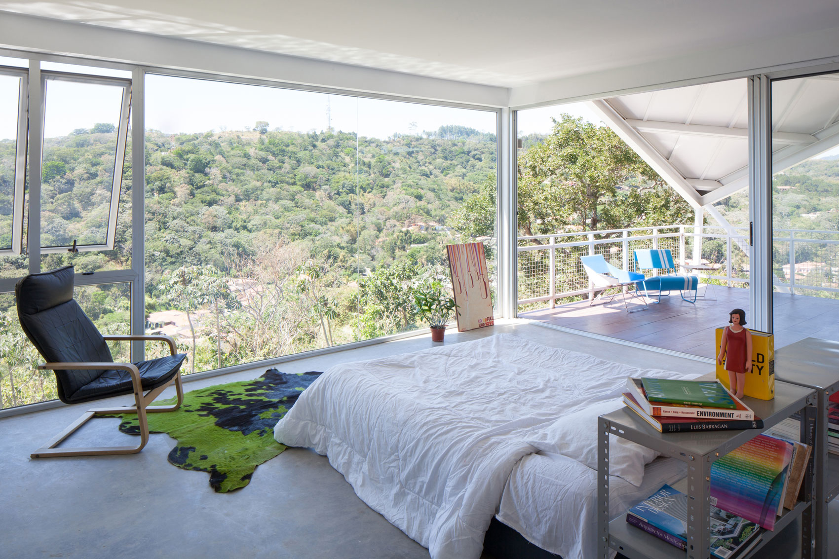 A Spacious and Airy House with a Sculptural Roof and Terraces in El Salvador by Cincopatasalgato (10)
