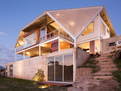 A Spacious and Airy House with a Sculptural Roof and Terraces in El Salvador by Cincopatasalgato (11)