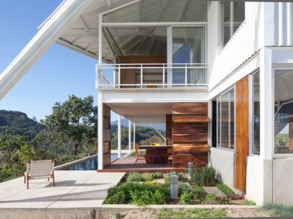 A Spacious and Airy House with a Sculptural Roof and Terraces in El Salvador by Cincopatasalgato (2)