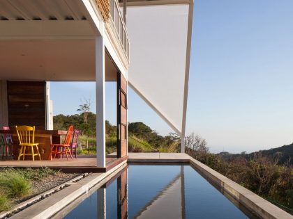 A Spacious and Airy House with a Sculptural Roof and Terraces in El Salvador by Cincopatasalgato (5)