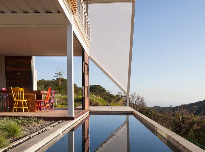 A Spacious and Airy House with a Sculptural Roof and Terraces in El Salvador by Cincopatasalgato (5)