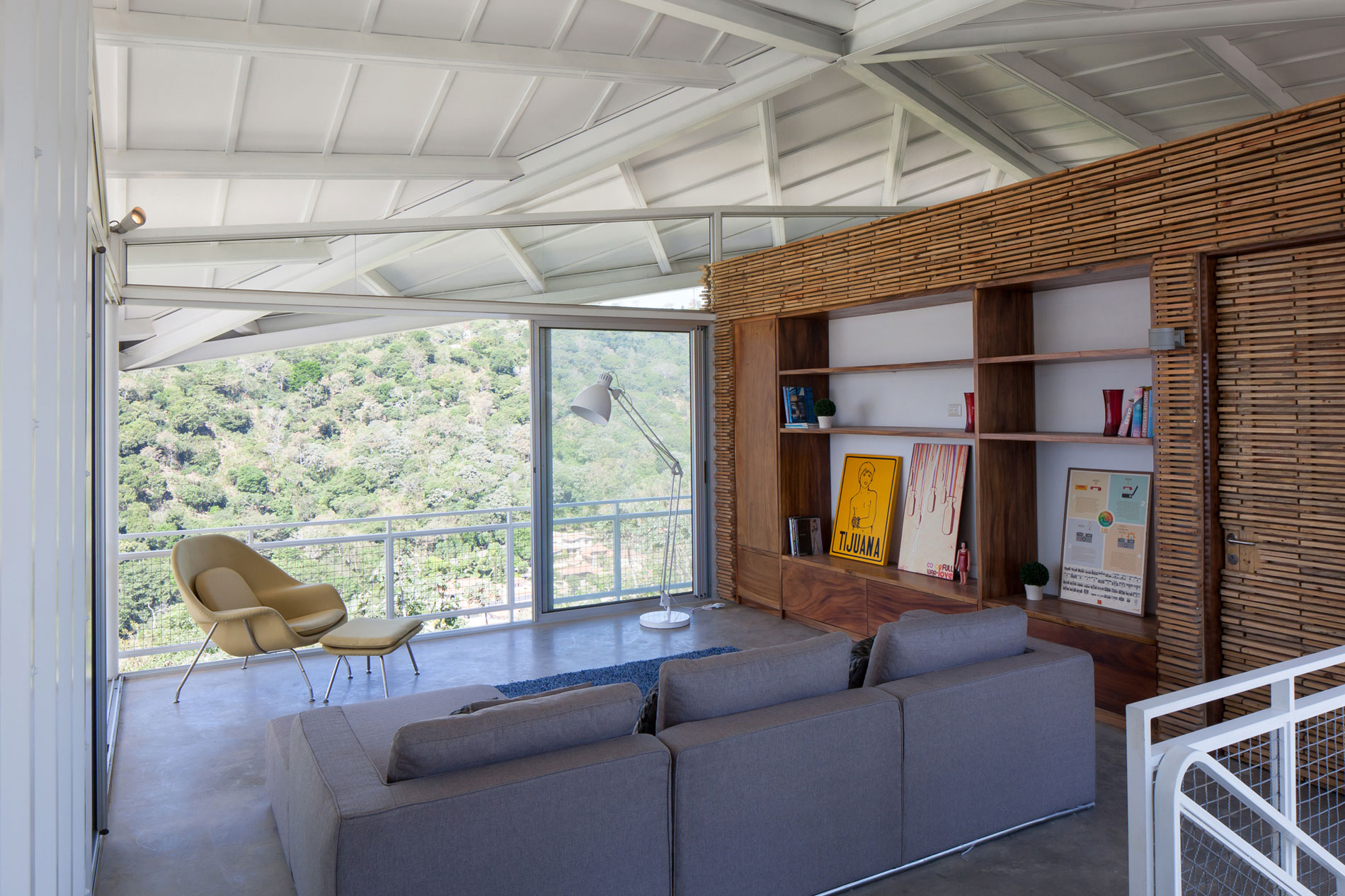 A Spacious and Airy House with a Sculptural Roof and Terraces in El Salvador by Cincopatasalgato (6)
