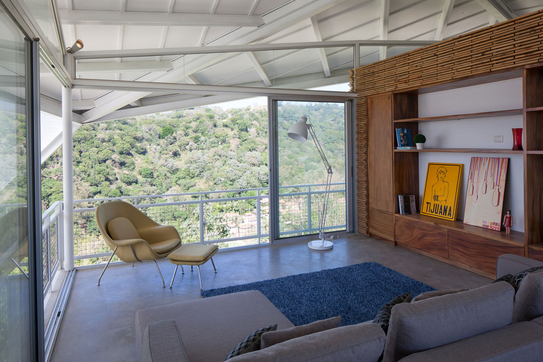 A Spacious and Airy House with a Sculptural Roof and Terraces in El Salvador by Cincopatasalgato (7)
