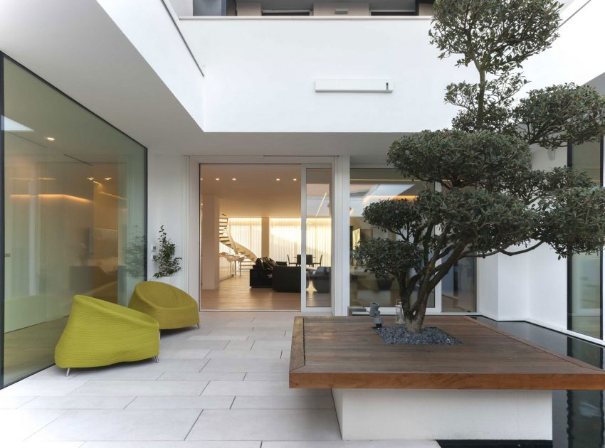 A Spacious and Bright Modern Home in Porto Viro, Italy by Davide Ferro (1)