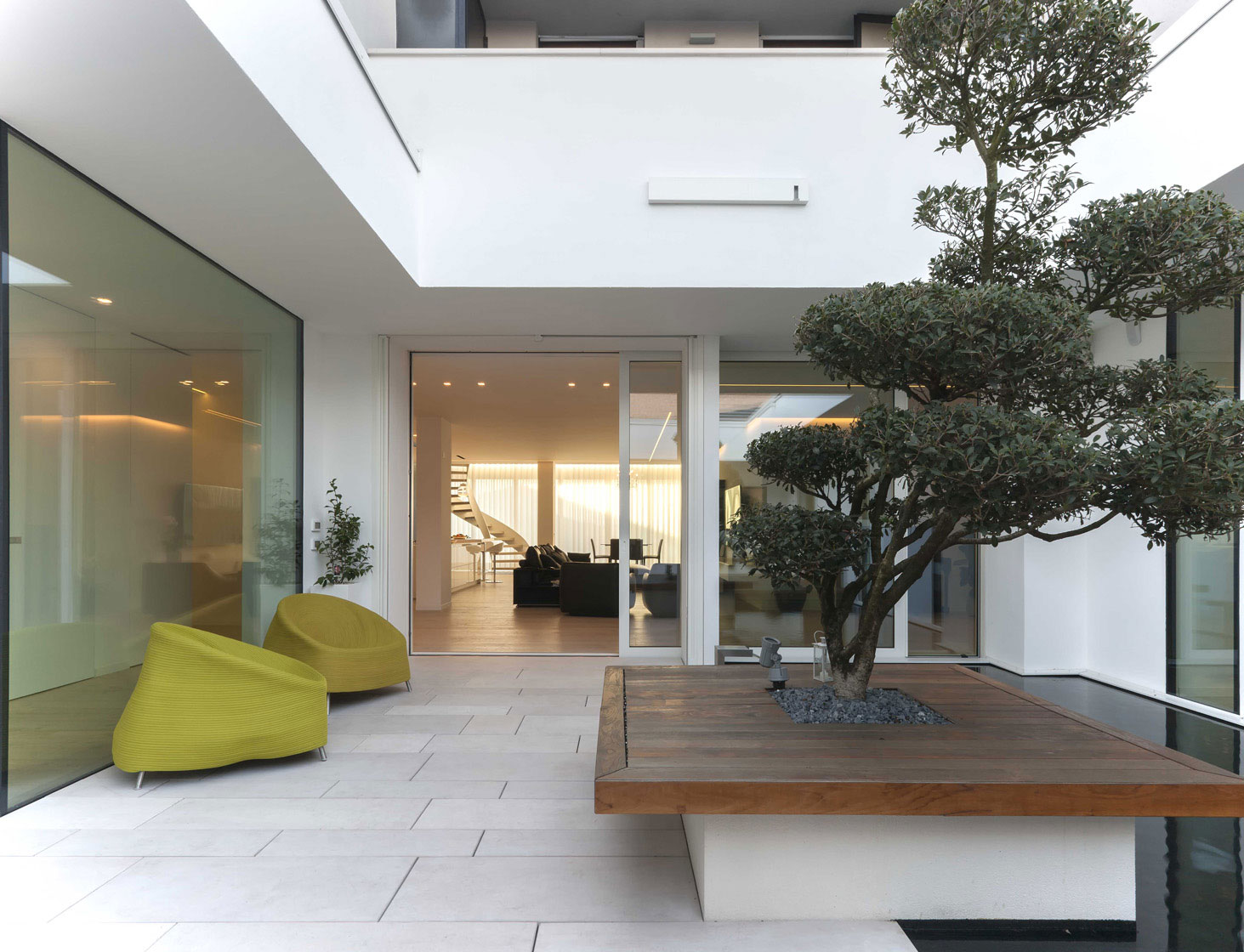 A Spacious and Bright Modern Home in Porto Viro, Italy by Davide Ferro (1)
