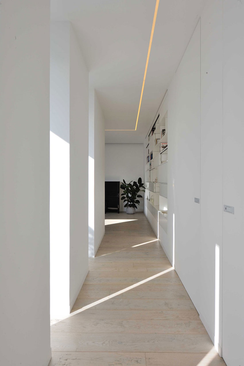 A Spacious and Bright Modern Home in Porto Viro, Italy by Davide Ferro (10)
