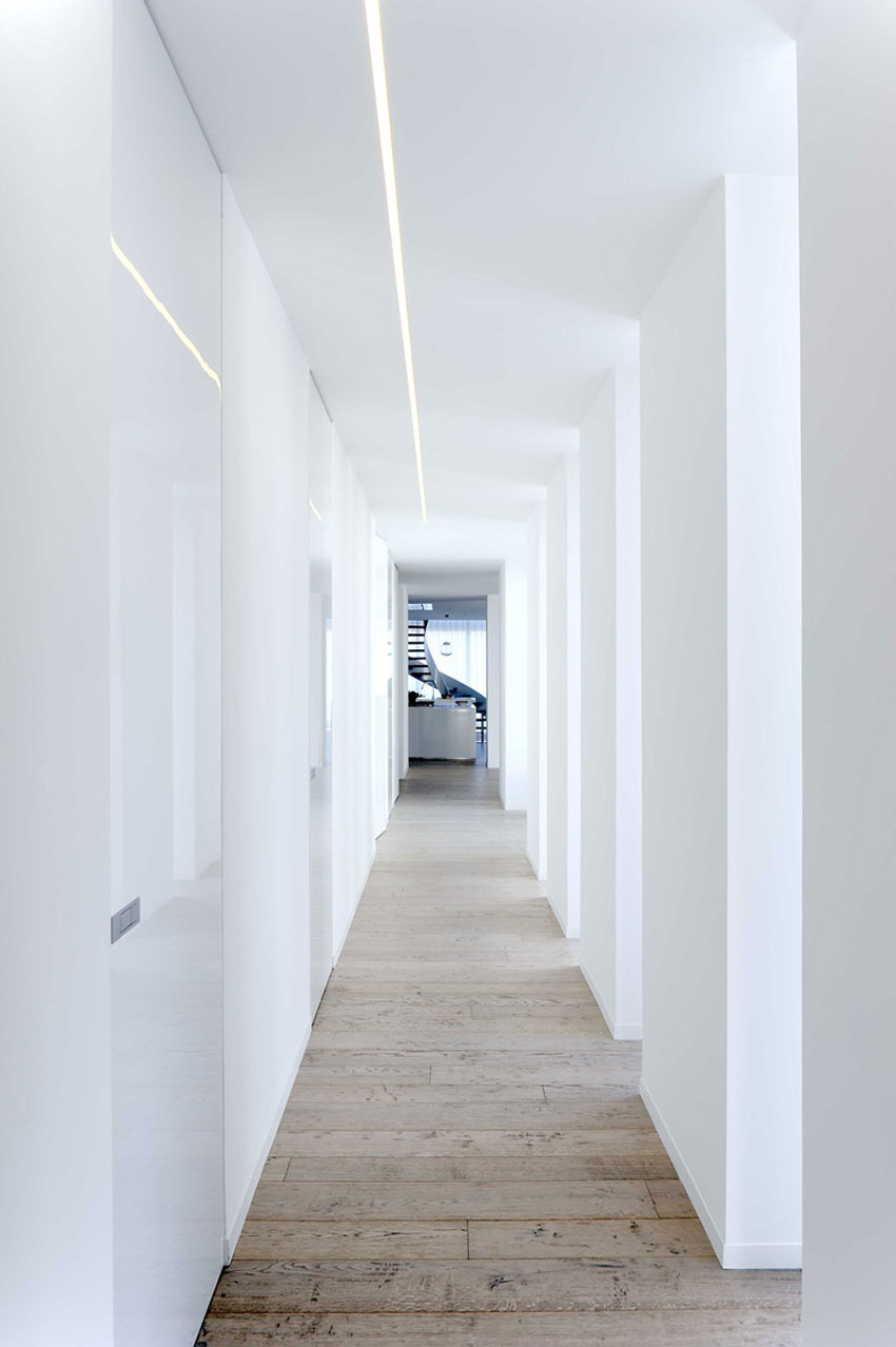 A Spacious and Bright Modern Home in Porto Viro, Italy by Davide Ferro (11)