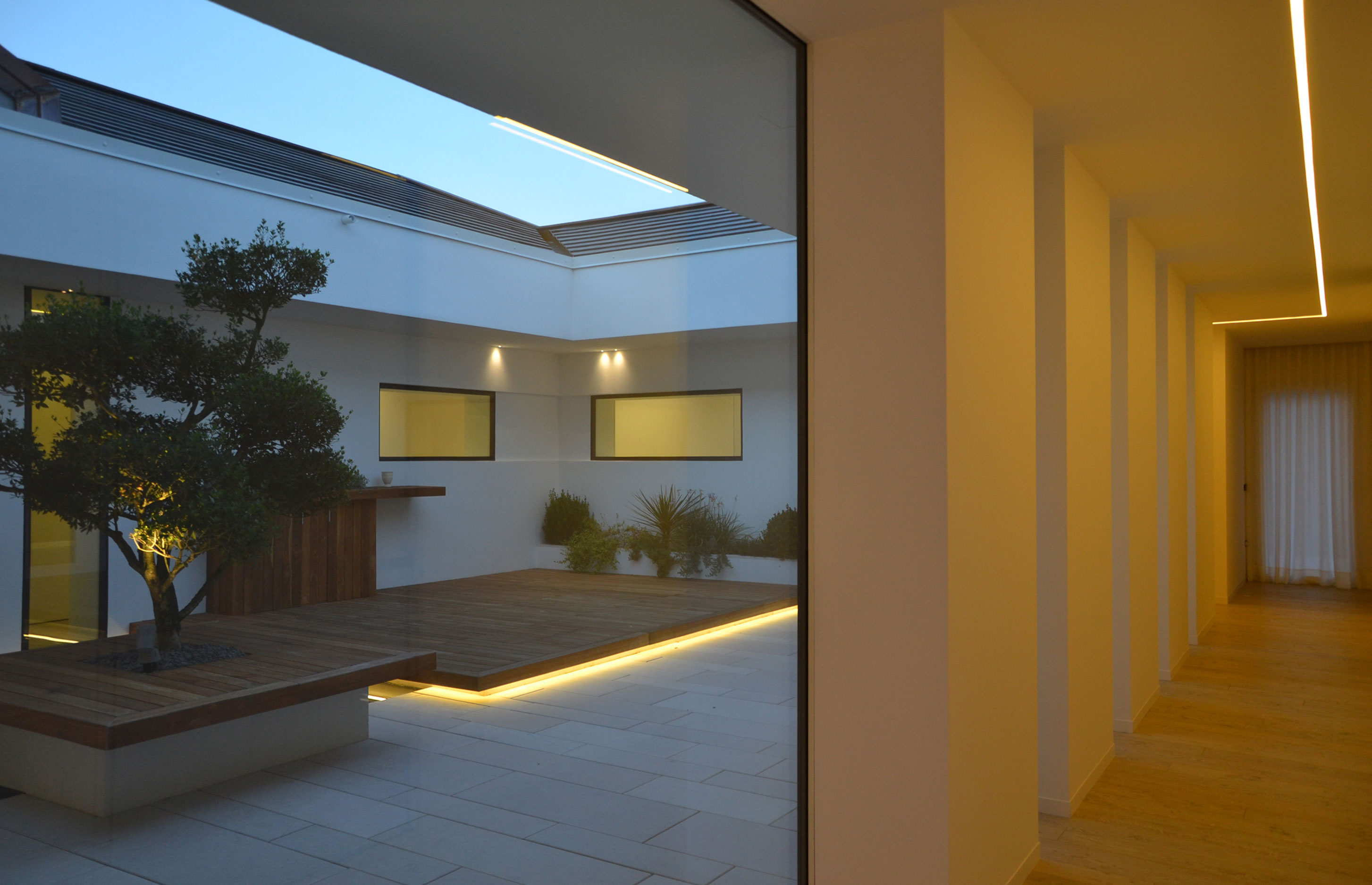 A Spacious and Bright Modern Home in Porto Viro, Italy by Davide Ferro (16)