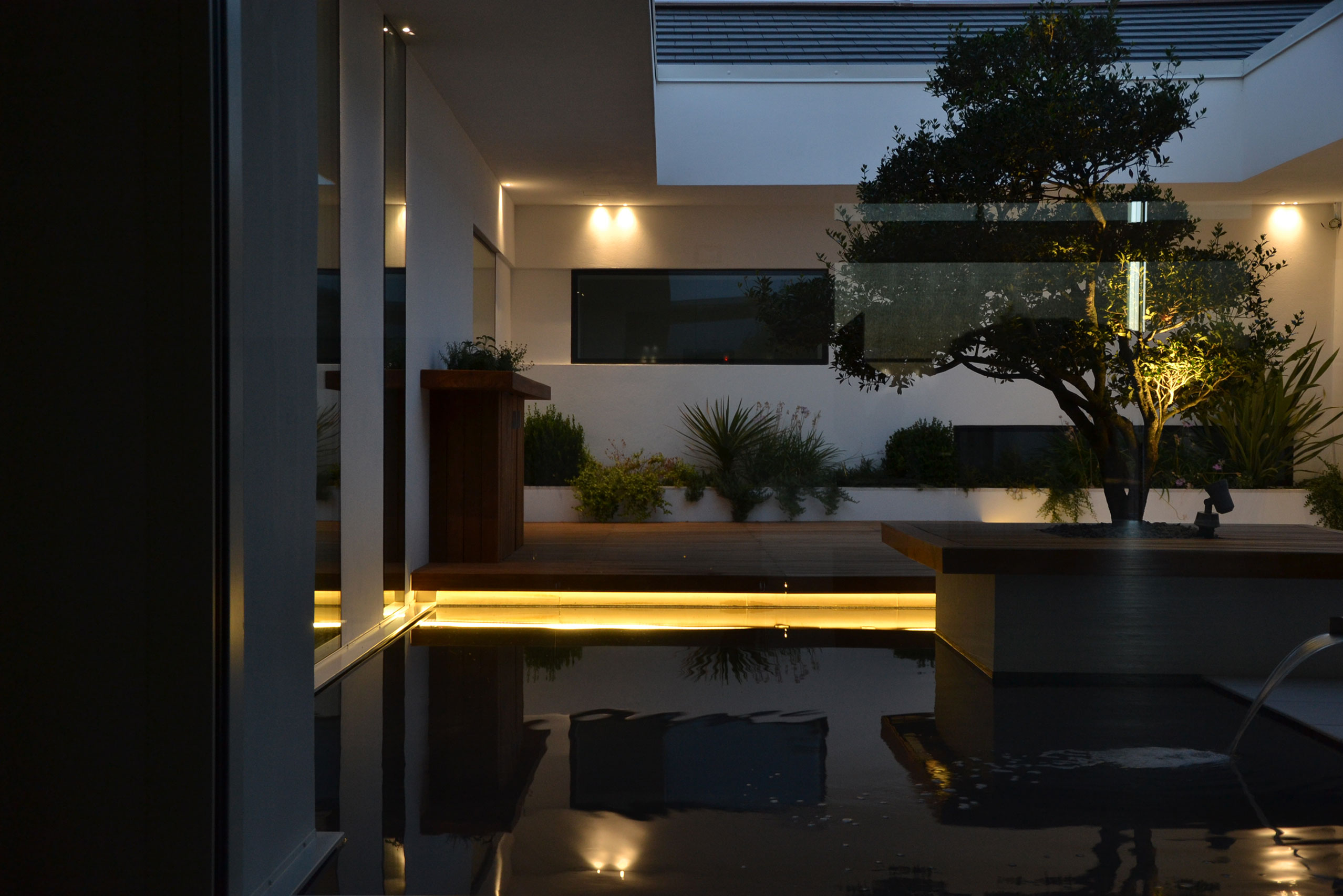 A Spacious and Bright Modern Home in Porto Viro, Italy by Davide Ferro (18)