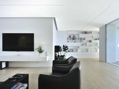 A Spacious and Bright Modern Home in Porto Viro, Italy by Davide Ferro (4)