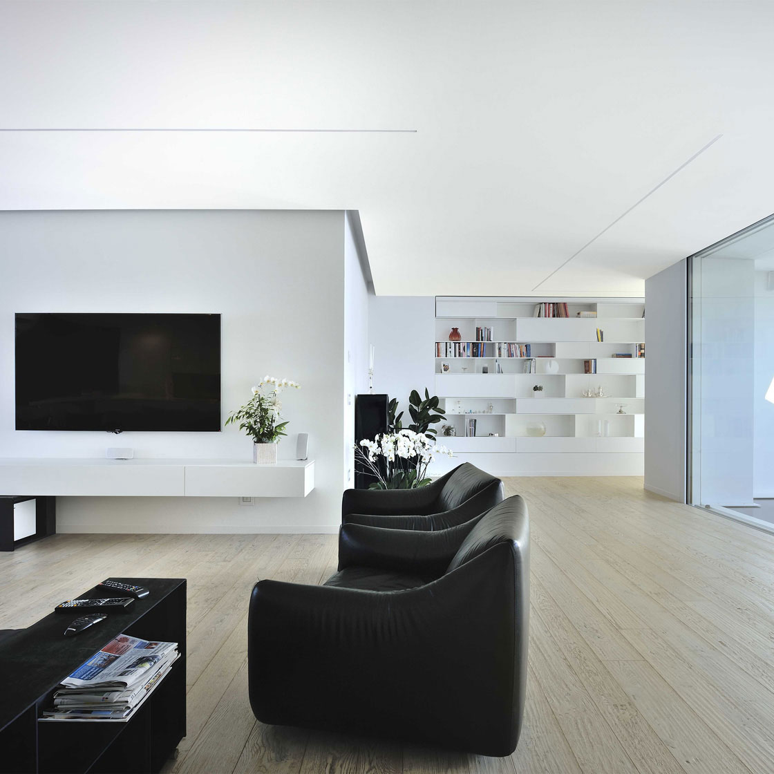 A Spacious and Bright Modern Home in Porto Viro, Italy by Davide Ferro (4)