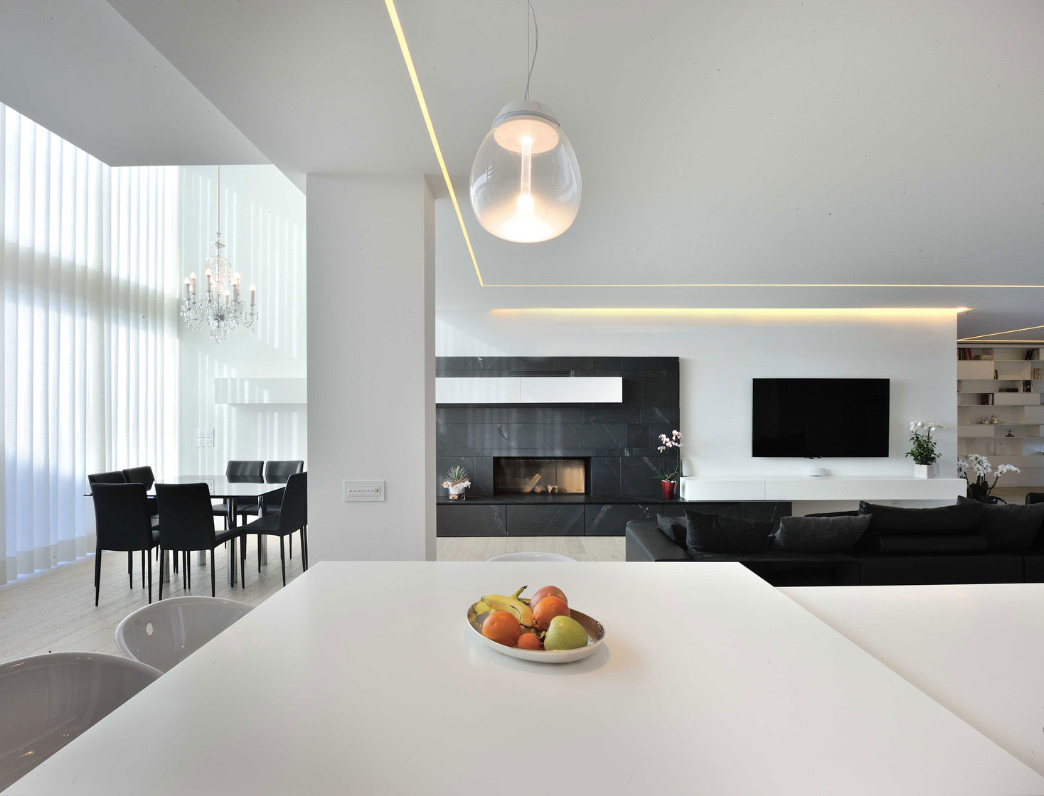 A Spacious and Bright Modern Home in Porto Viro, Italy by Davide Ferro (8)