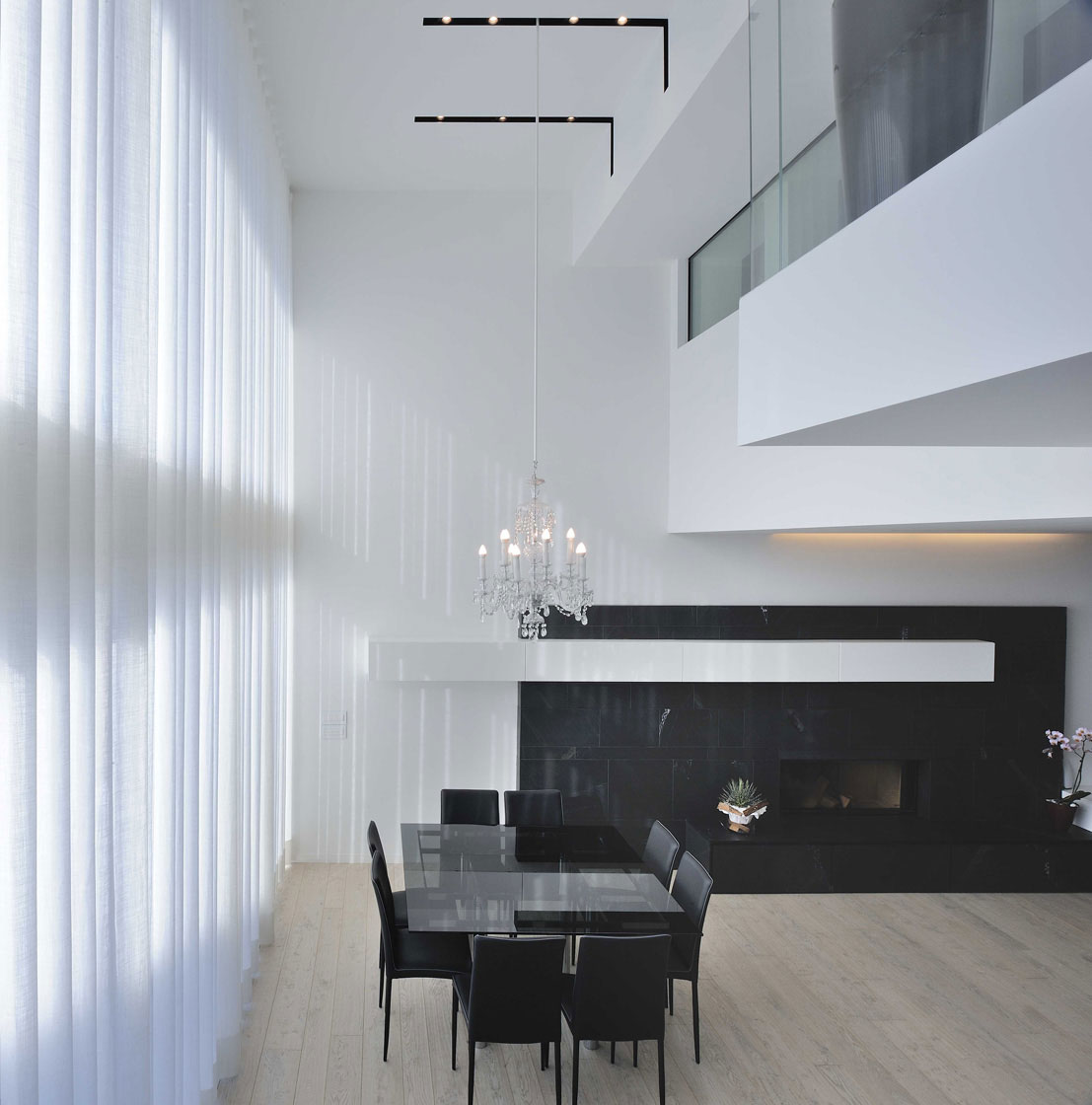 A Spacious and Bright Modern Home in Porto Viro, Italy by Davide Ferro (9)