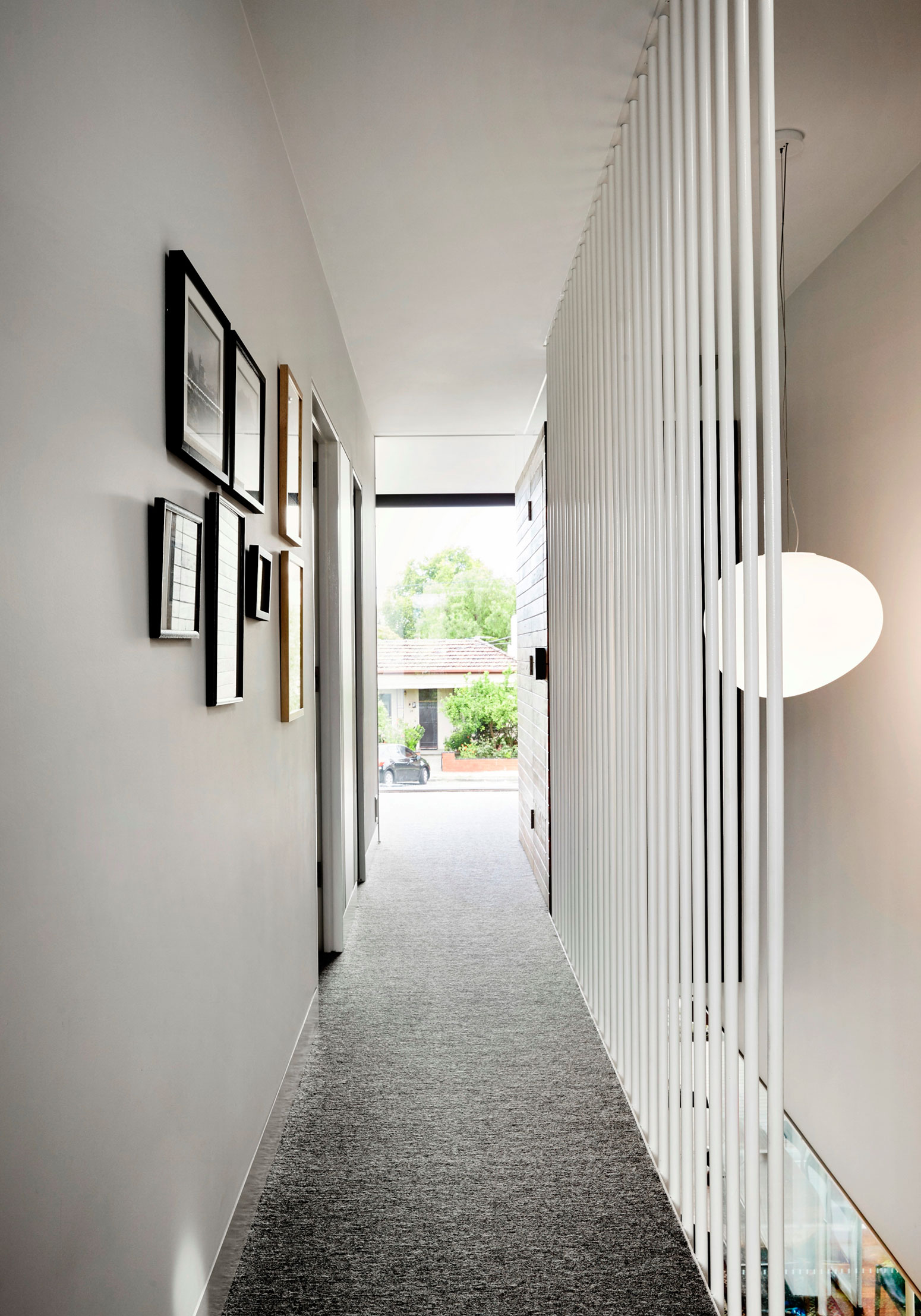 A Spacious and Compact Contemporary Family Home in Melbourne by Austin Maynard Architects (10)