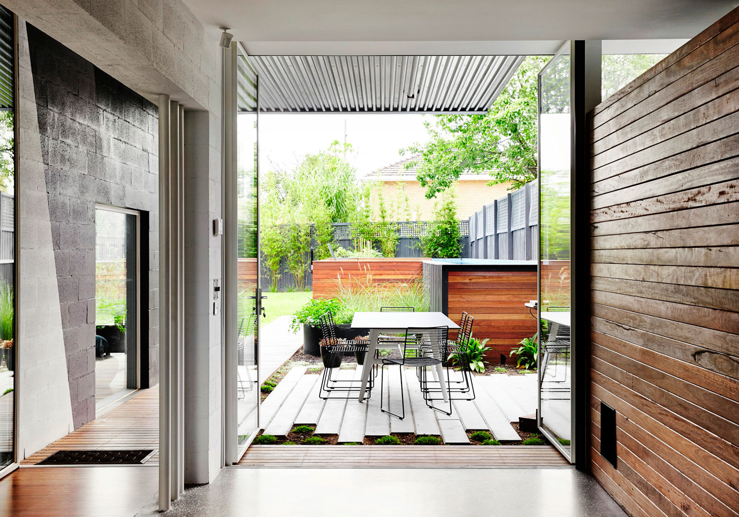 A Spacious and Compact Contemporary Family Home in Melbourne by Austin Maynard Architects (11)
