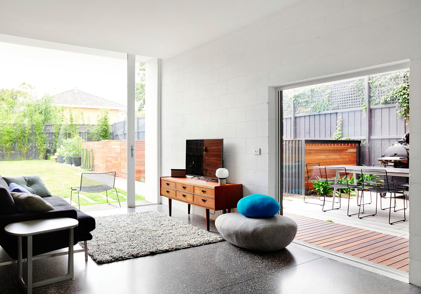 A Spacious and Compact Contemporary Family Home in Melbourne by Austin Maynard Architects (12)