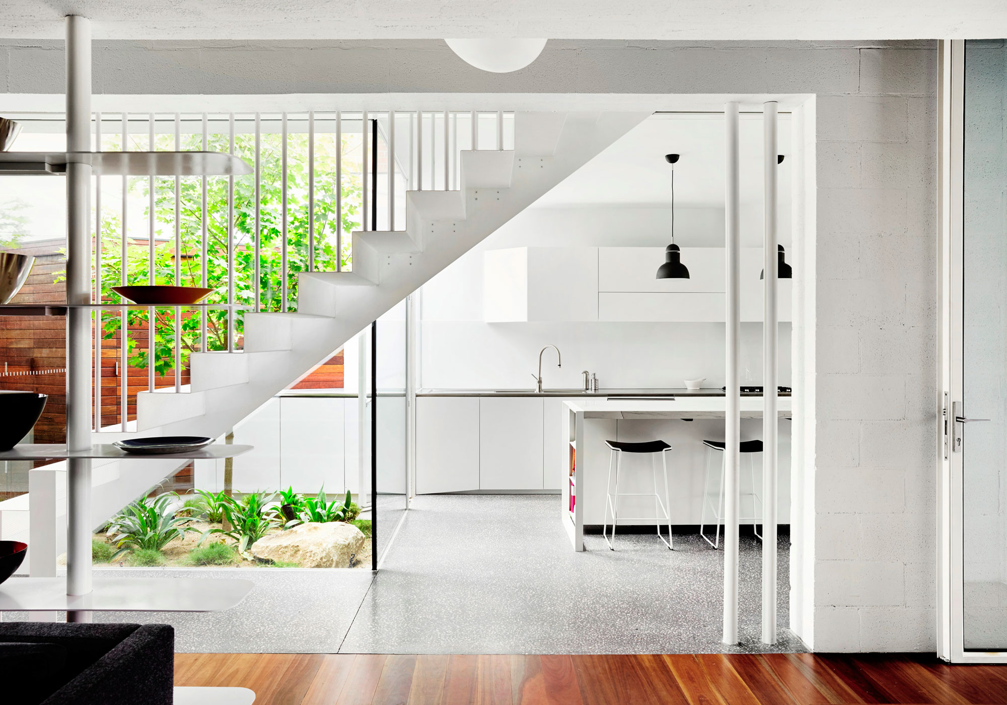 A Spacious and Compact Contemporary Family Home in Melbourne by Austin Maynard Architects (19)