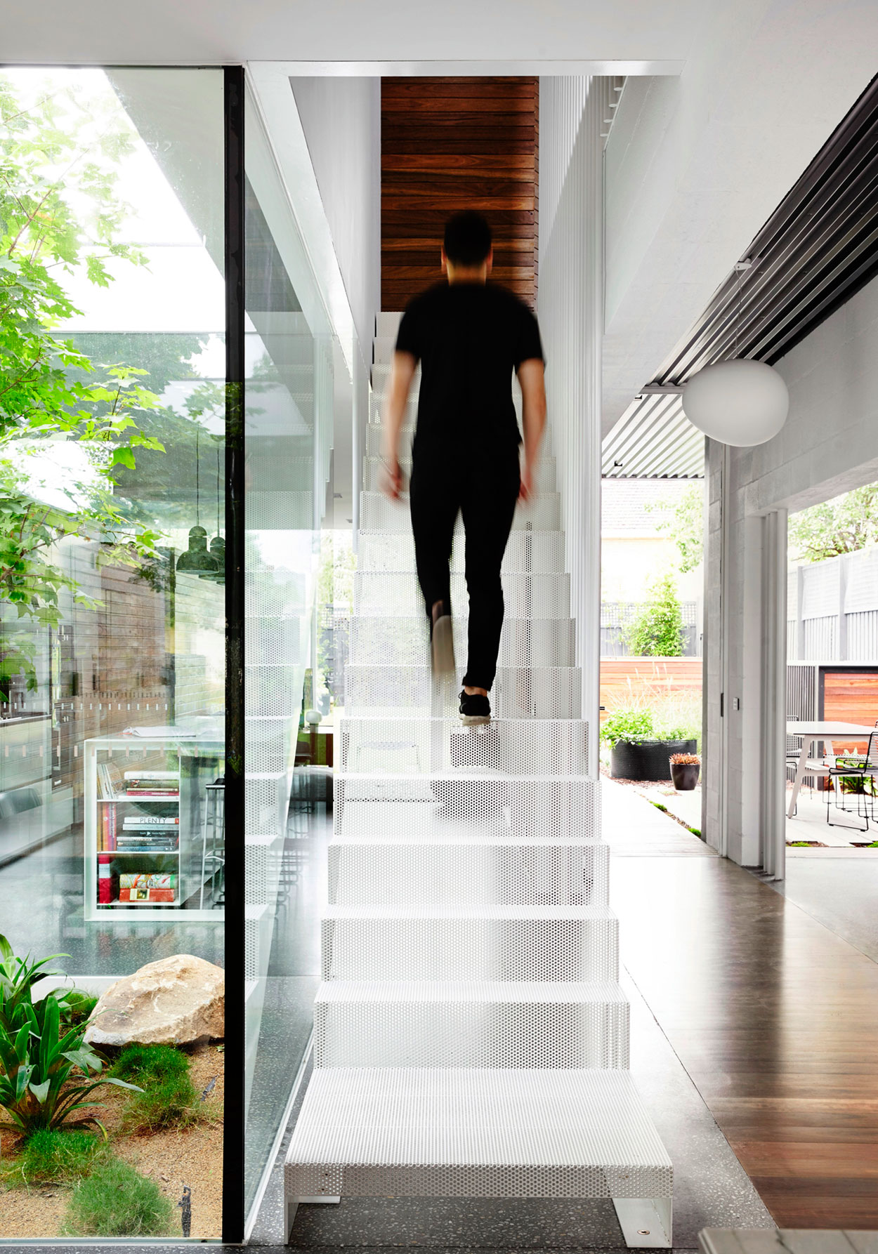 A Spacious and Compact Contemporary Family Home in Melbourne by Austin Maynard Architects (24)