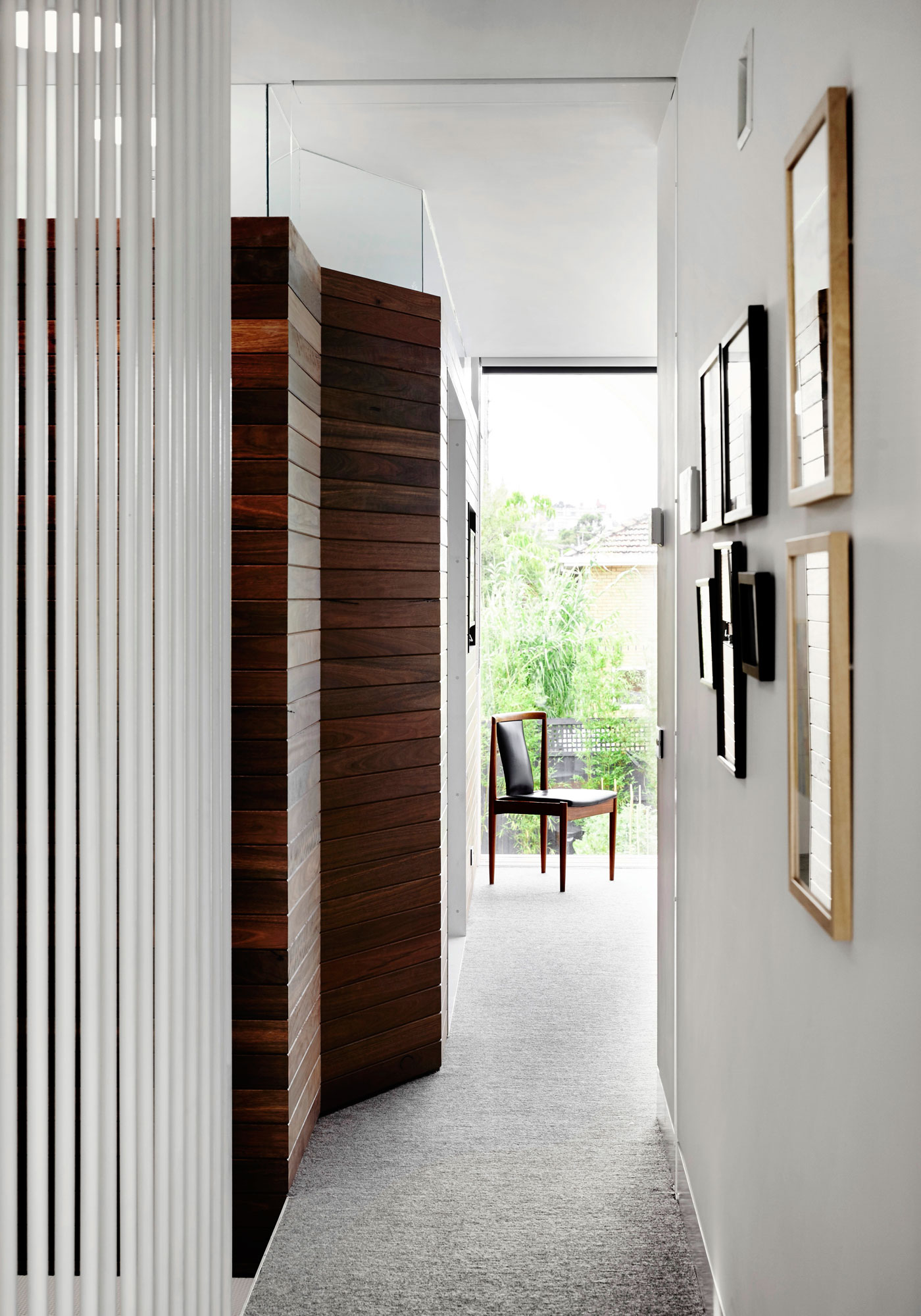 A Spacious and Compact Contemporary Family Home in Melbourne by Austin Maynard Architects (25)