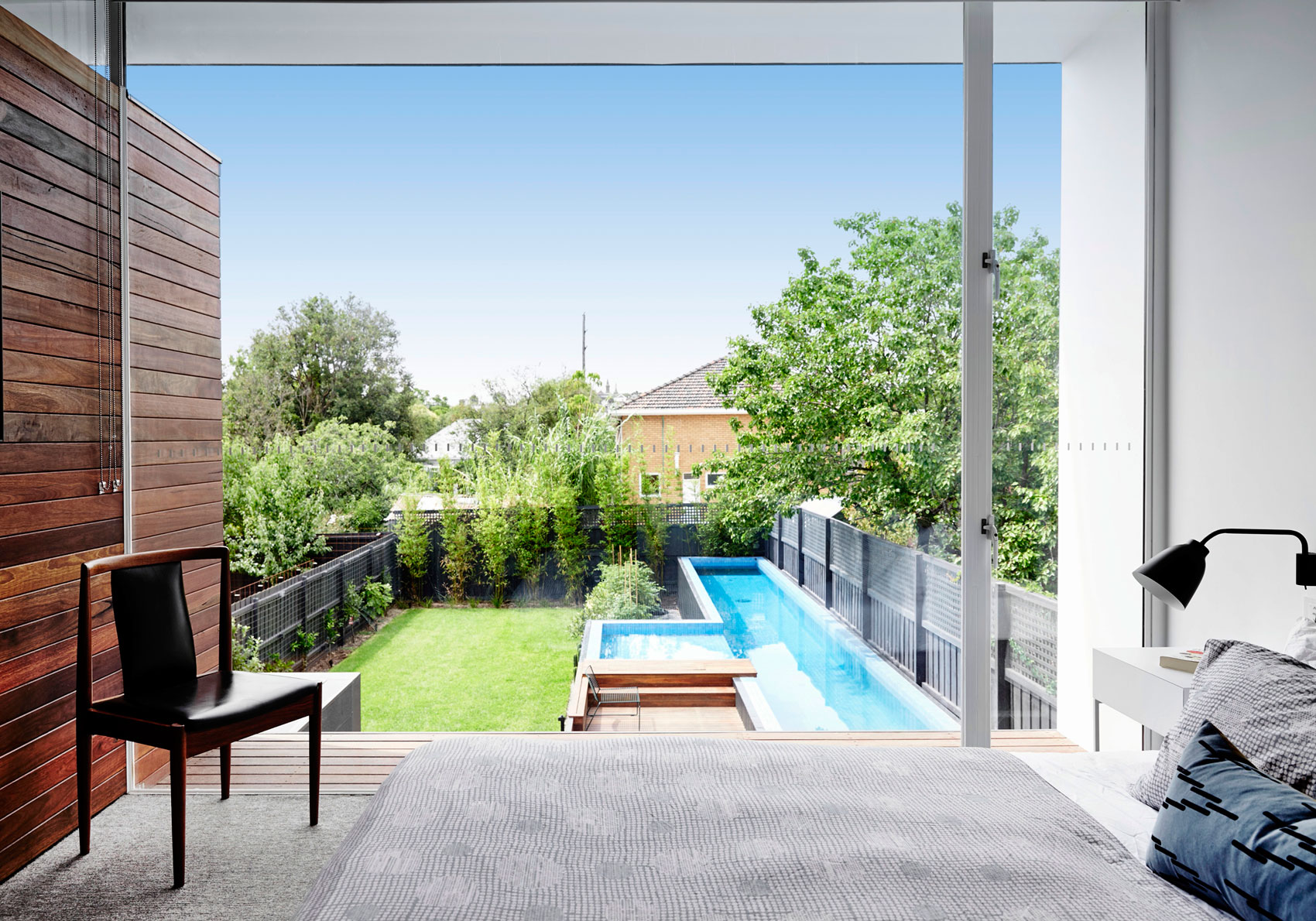 A Spacious and Compact Contemporary Family Home in Melbourne by Austin Maynard Architects (27)