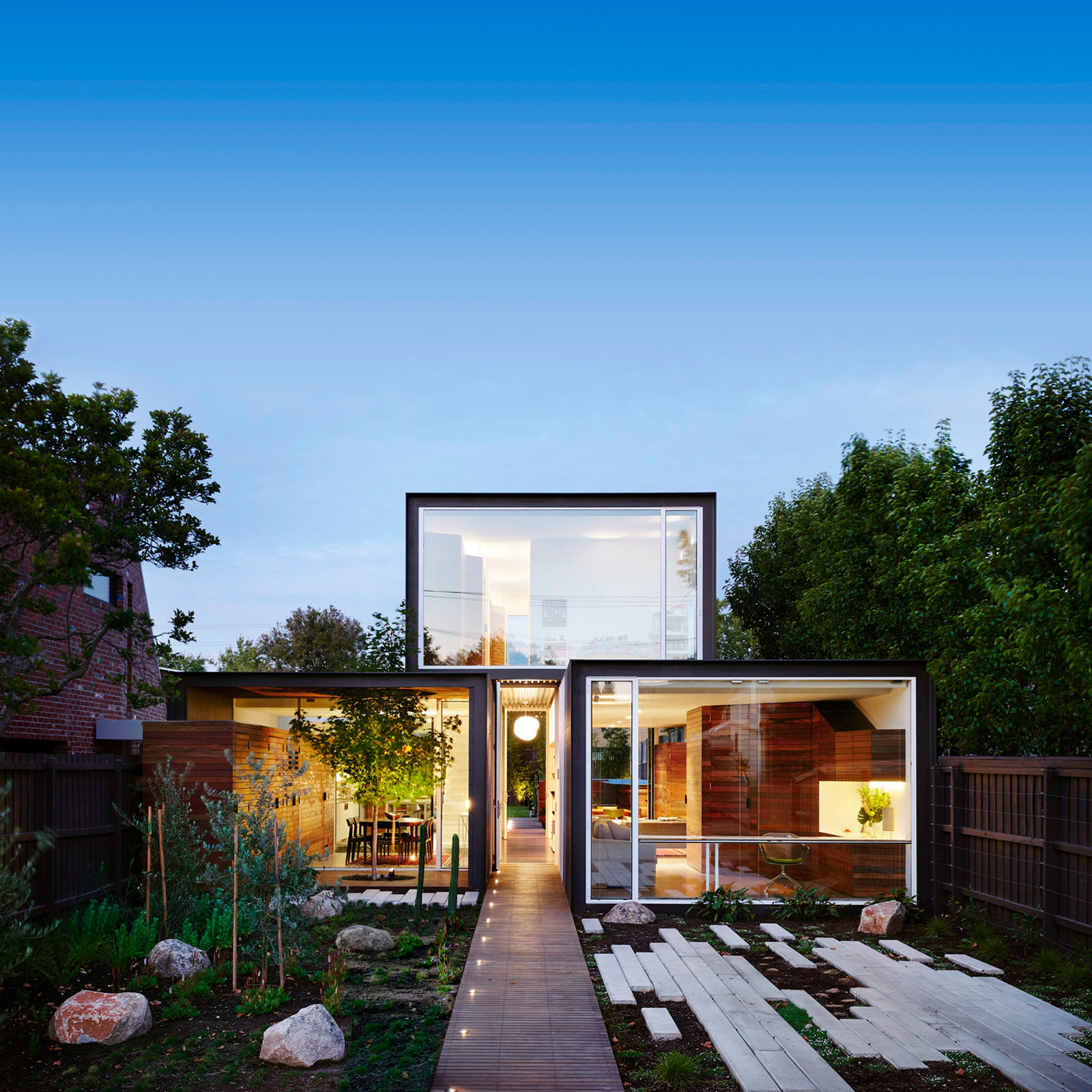 A Spacious and Compact Contemporary Family Home in Melbourne by Austin Maynard Architects (37)