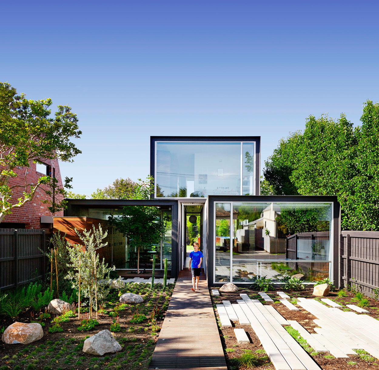 A Spacious and Compact Contemporary Family Home in Melbourne by Austin Maynard Architects (4)