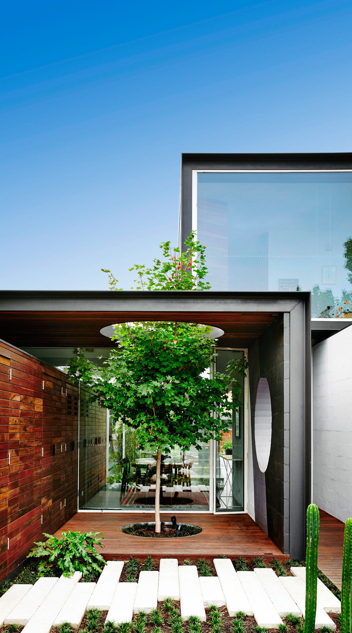 A Spacious and Compact Contemporary Family Home in Melbourne by Austin Maynard Architects (5)