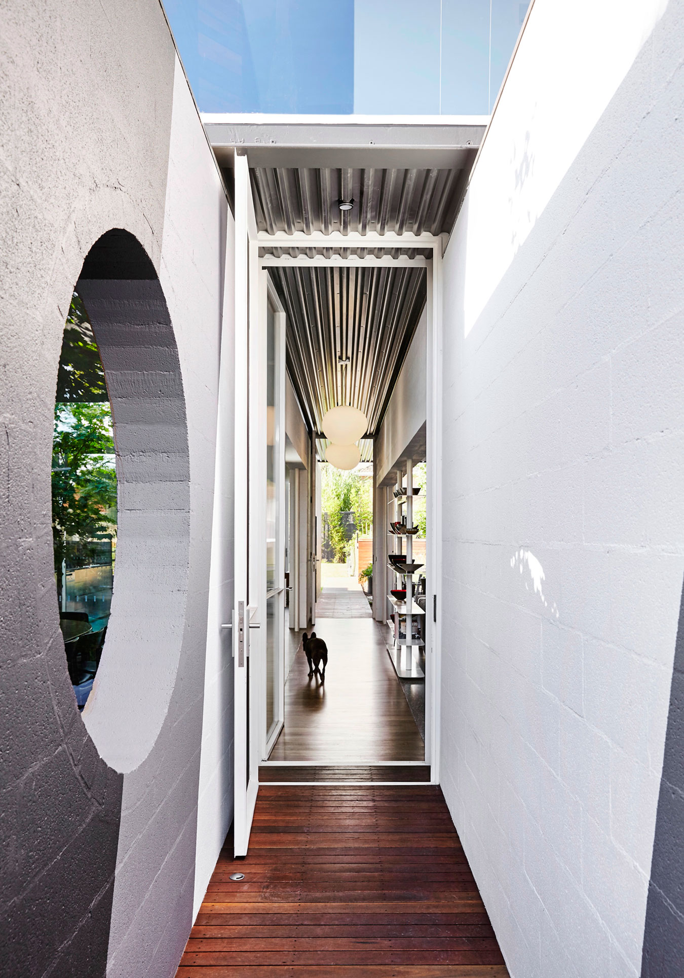 A Spacious and Compact Contemporary Family Home in Melbourne by Austin Maynard Architects (6)