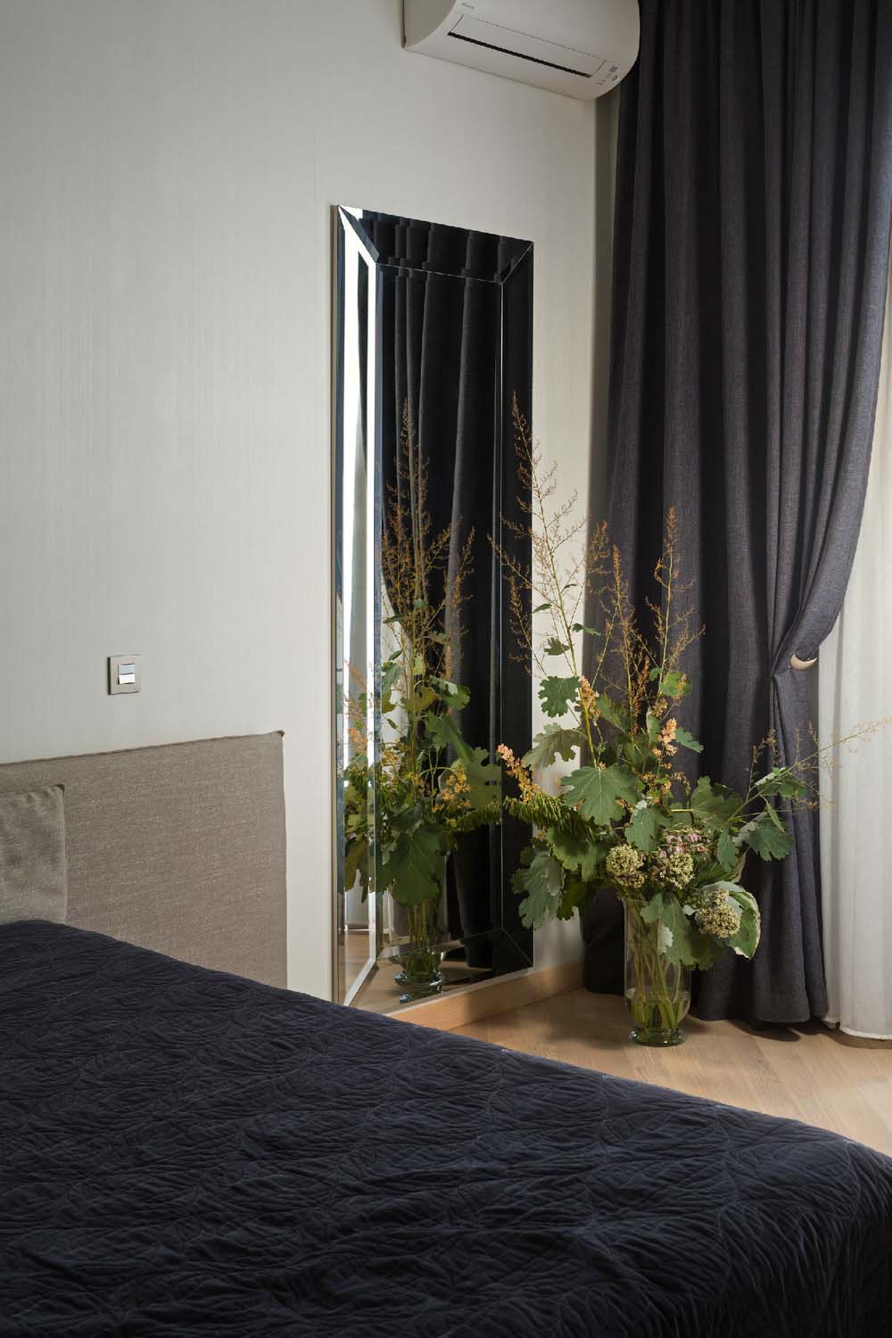 A Spacious and Modern Monochrome Apartment in Kharkov, Ukraine by Larisa Nikitenko (12)