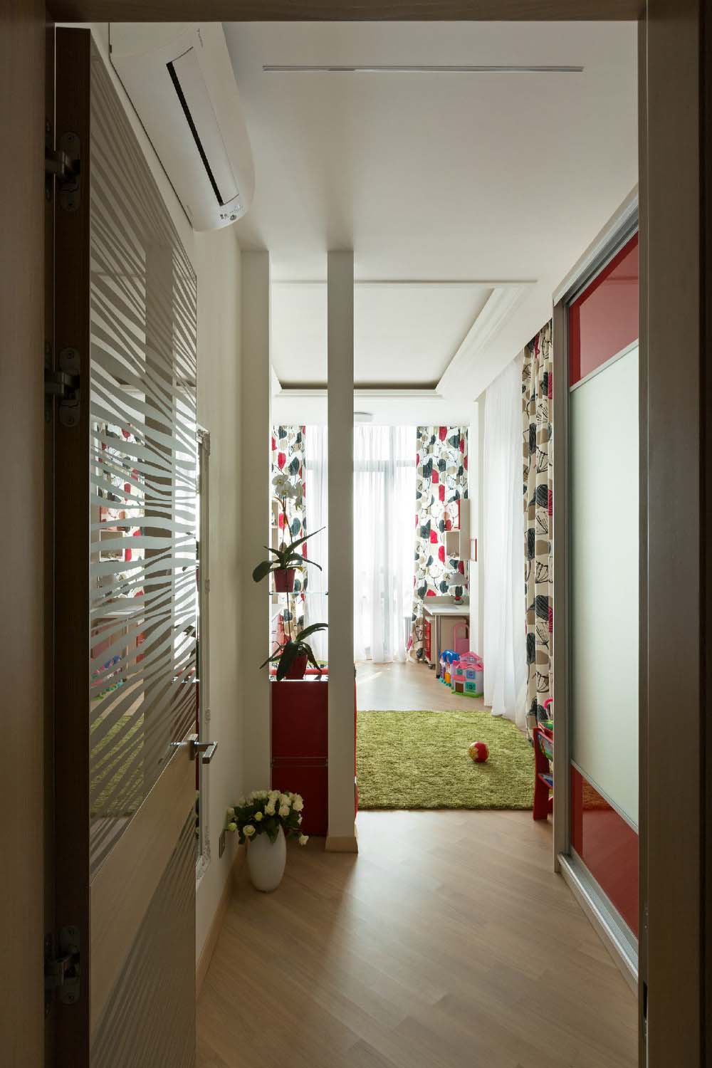 A Spacious and Modern Monochrome Apartment in Kharkov, Ukraine by Larisa Nikitenko (15)