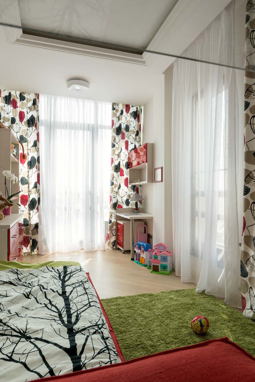 A Spacious and Modern Monochrome Apartment in Kharkov, Ukraine by Larisa Nikitenko (16)