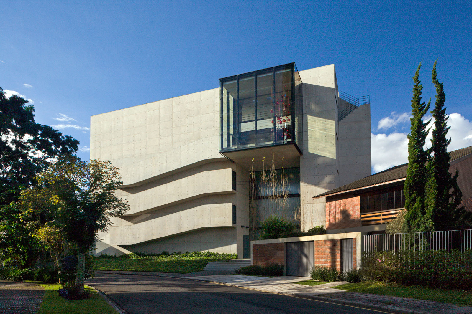 A Spacious and Stylish Contemporary Home for a Couple and Two Girls in Curitiba by Marcos Bertoldi Arquitetos (1)