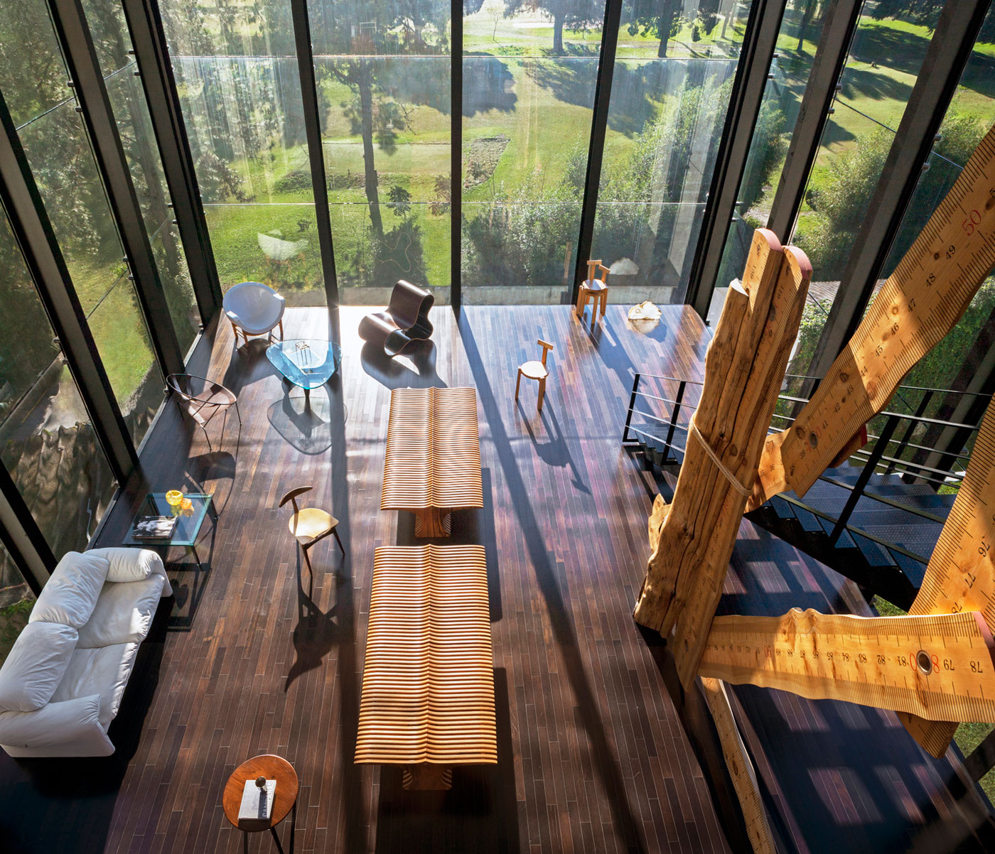 A Spacious and Stylish Contemporary Home for a Couple and Two Girls in Curitiba by Marcos Bertoldi Arquitetos (14)